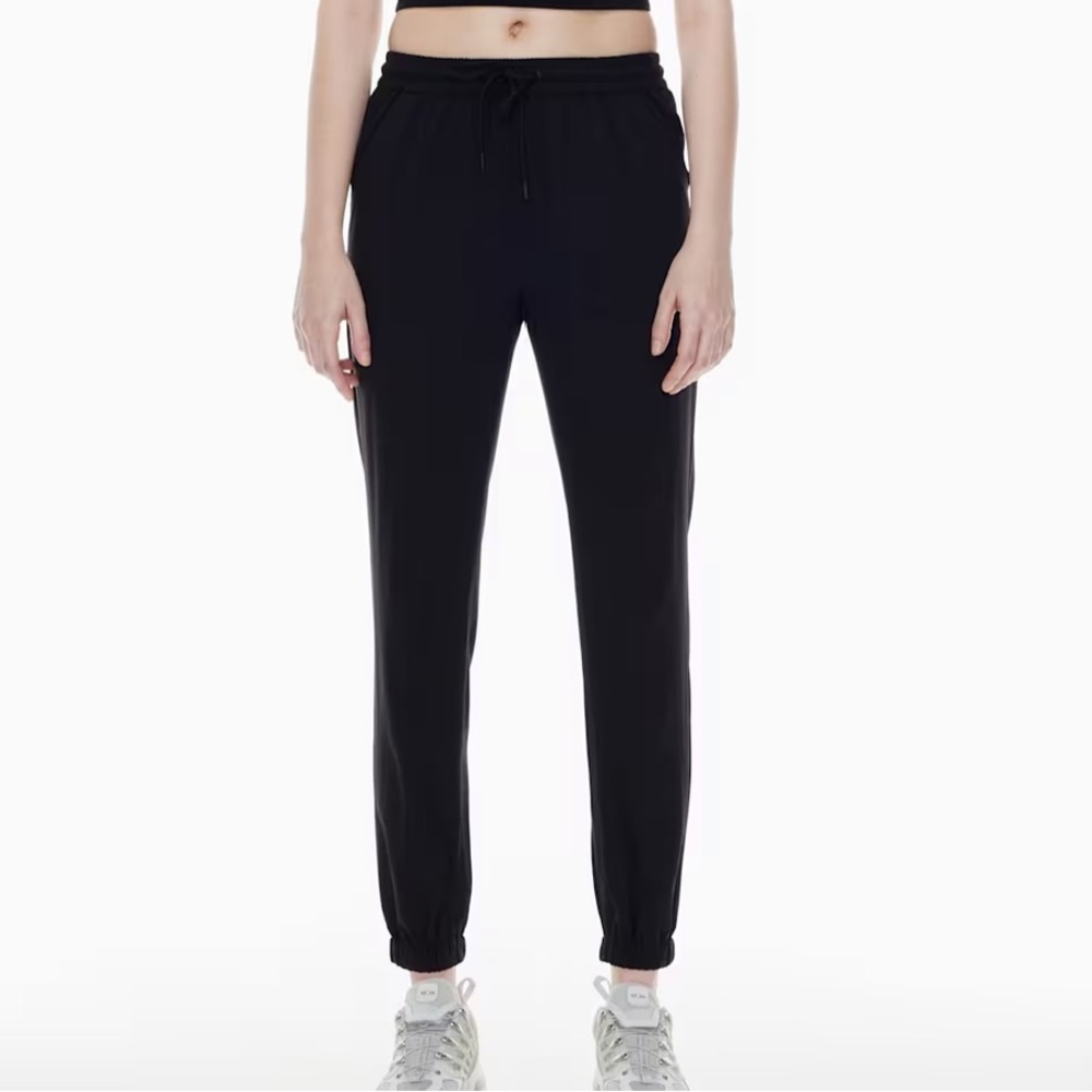 Aritzia TnAction TnaMOVE Speed Joggers in Black